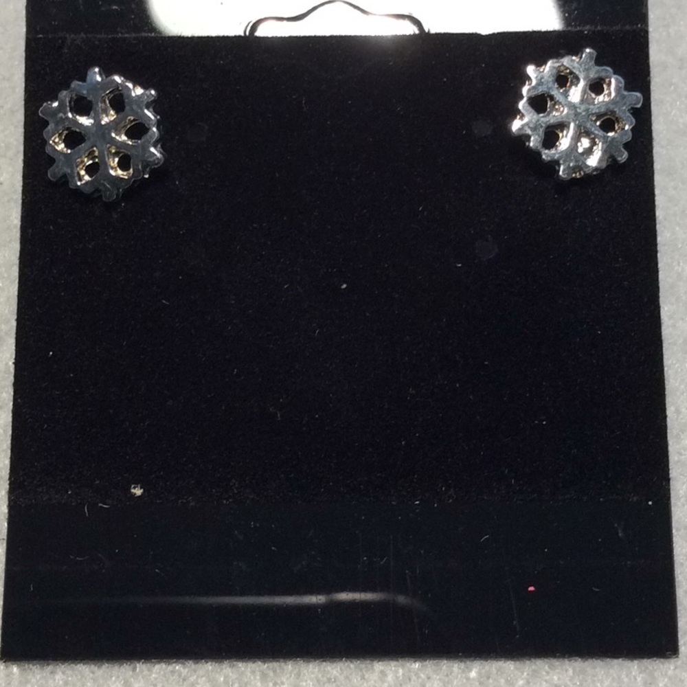 New Sweet Snowflake Stud Earrings